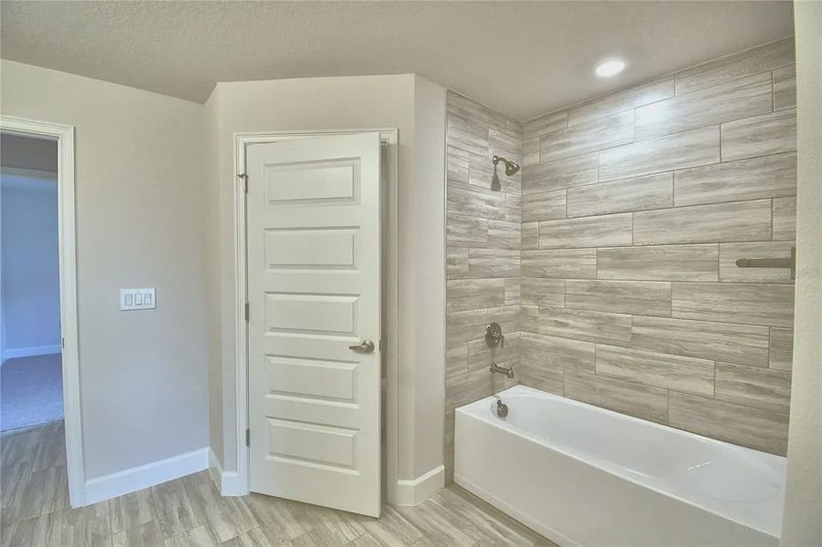 Furnished interior view inside a new home in Lake Juliana Estates, Auburndale (Image 11).
