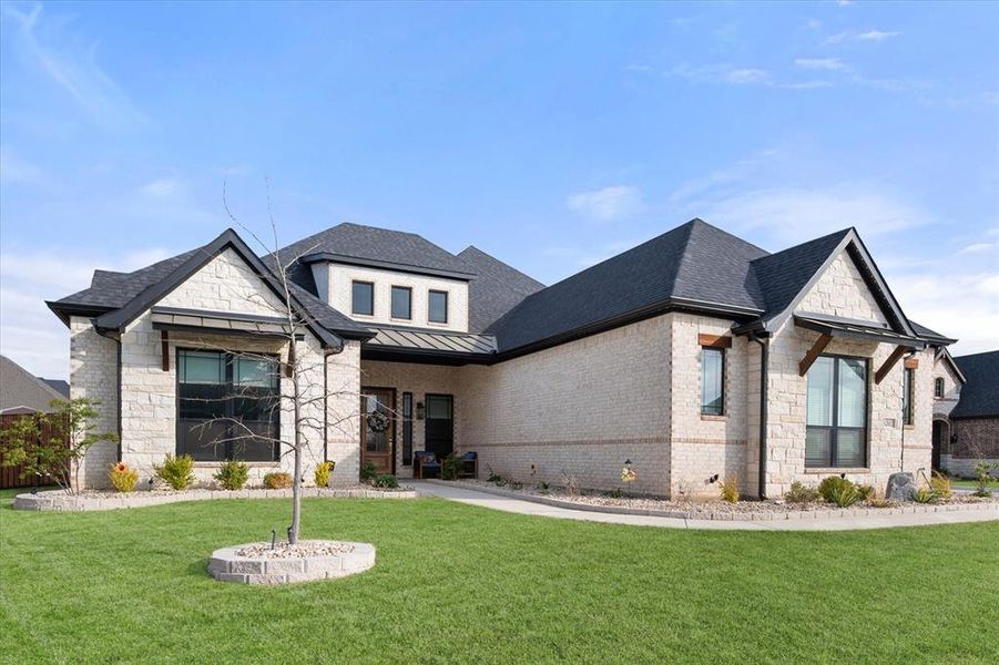 Close to dining & shopping with easy access to highways