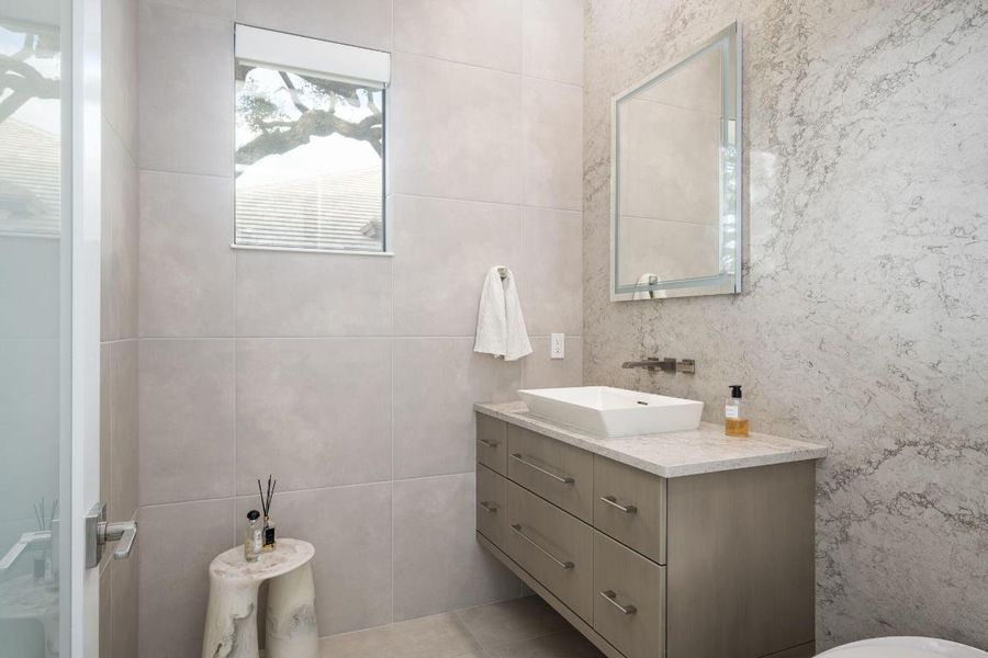 45-web-or-mls-1930_Frosted_Turquoise_Way