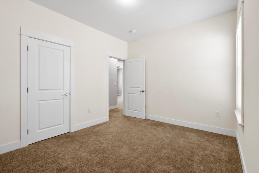 Spacious, unfurnished interior of a new home in , Summerville (Image 13).