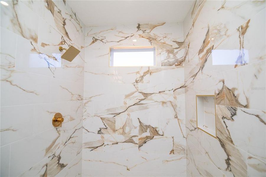 Close-up of interior finishes inside a home in , Lake Wales (Image 33).