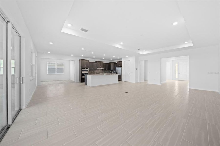 Spacious, unfurnished interior of a new home in , Ocala (Image 21).