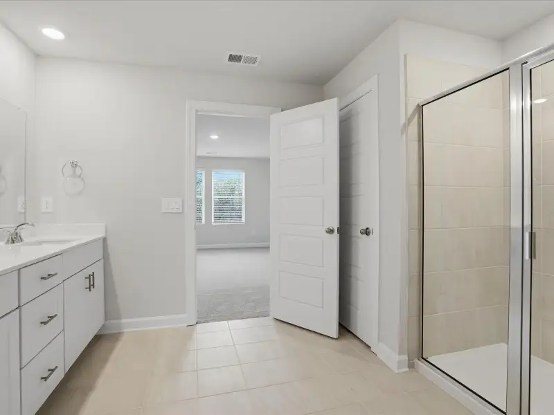 Furnished interior view inside a new home in Collier Ridge, Moore (Image 7).