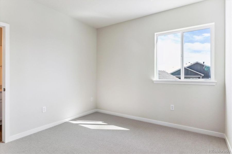 Spacious, unfurnished interior of a new home in Trails at Smoky Hill, Parker (Image 16).