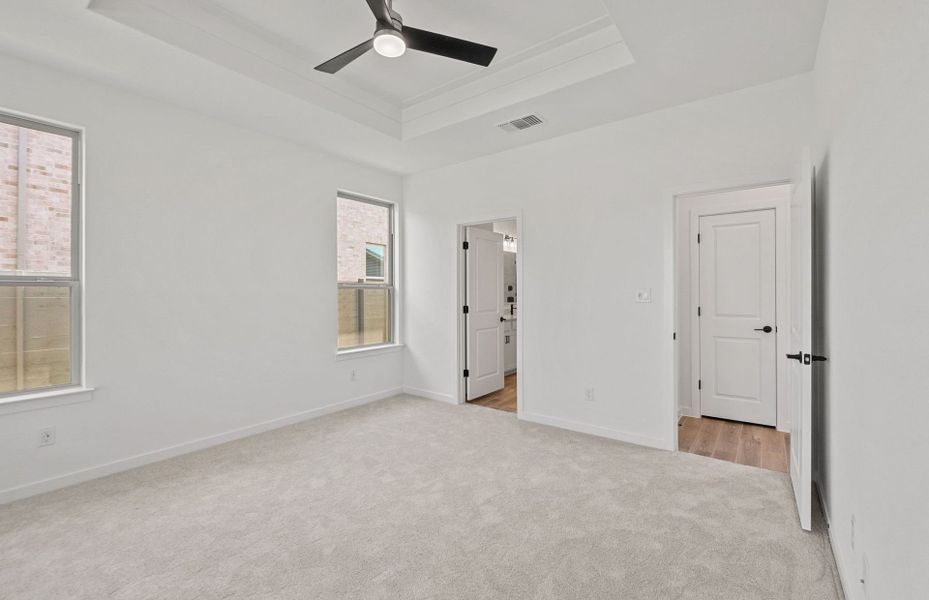 Spacious, unfurnished interior of a new home in Wolf Ranch, Georgetown (Image 18).