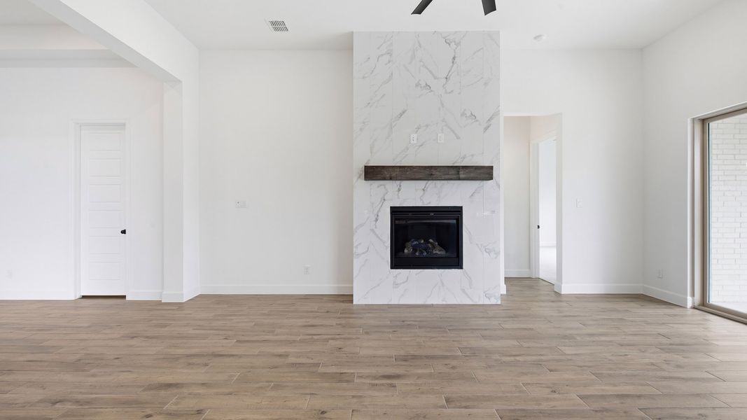 Spacious, unfurnished interior of a new home in Sweetgrass, Haslet (Image 20).