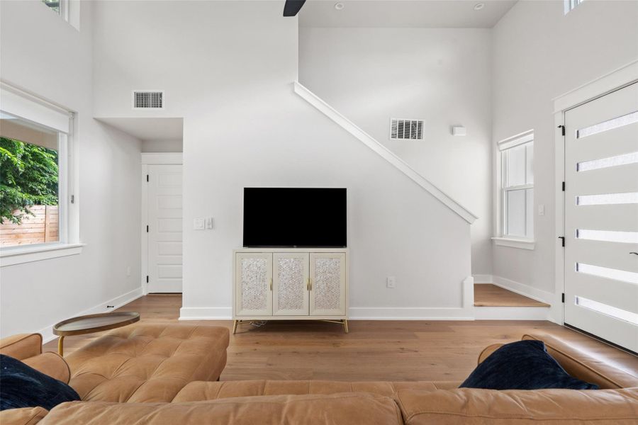 Spacious, unfurnished interior of a new home in , Austin (Image 18).