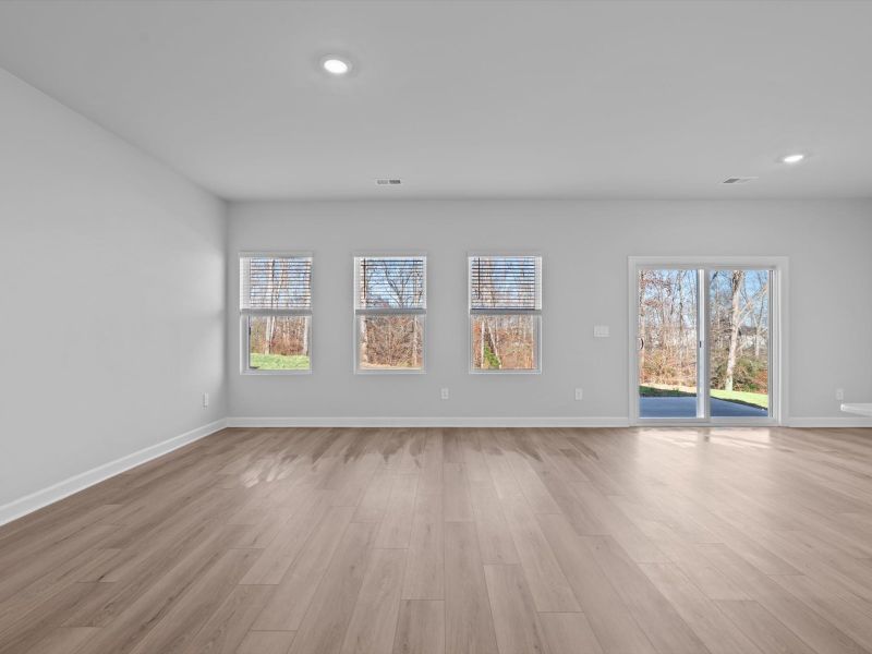 Spacious, unfurnished interior of a new home in Chatham Forest, Duncan (Image 12).