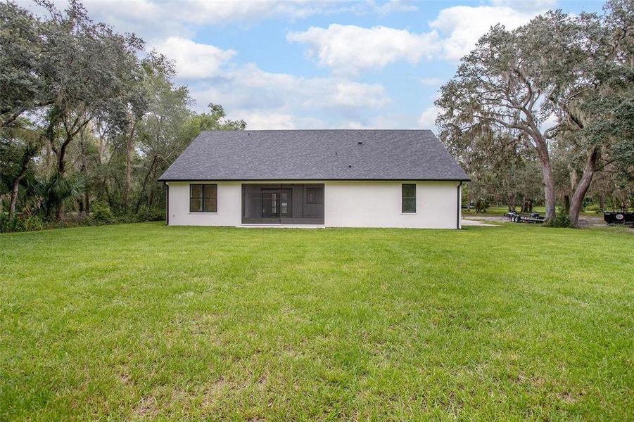 Exterior details and patio area of a home in , Deland (Image 3).
