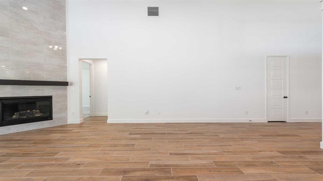 Spacious, unfurnished interior of a new home in The Heights At Uptown Celina 50', Celina (Image 24).