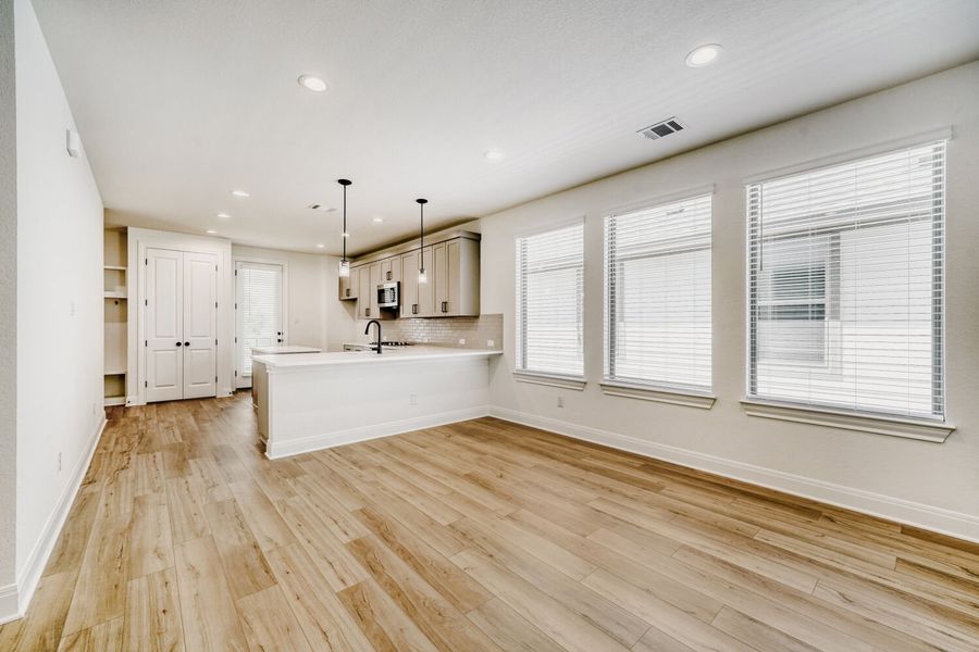 Spacious, unfurnished interior of a new home in The Porch at Du Pre, Buda (Image 13).