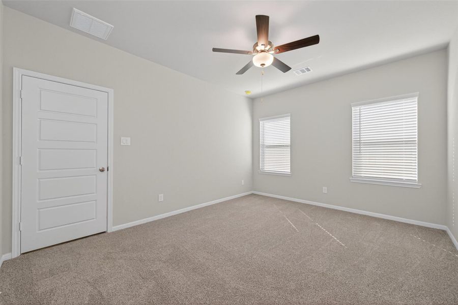 Spacious, unfurnished interior of a new home in Woodland Lakes, Houston (Image 28).