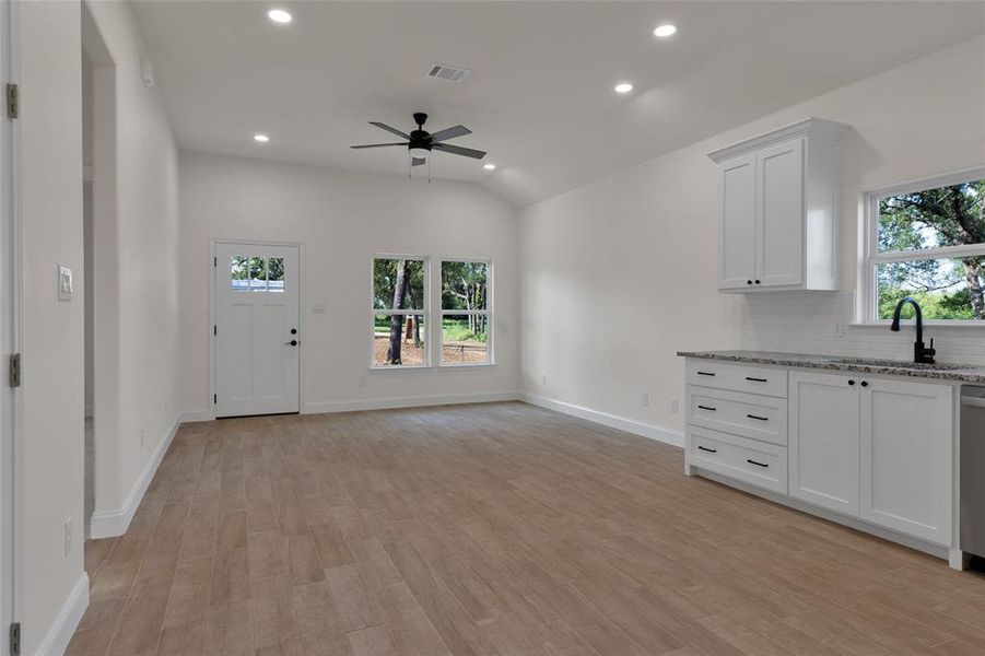Spacious, unfurnished interior of a new home in , Mineral Wells (Image 29).