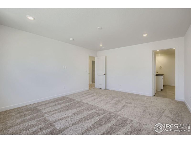 Spacious, unfurnished interior of a new home in Riano Ridge, Loveland (Image 18).