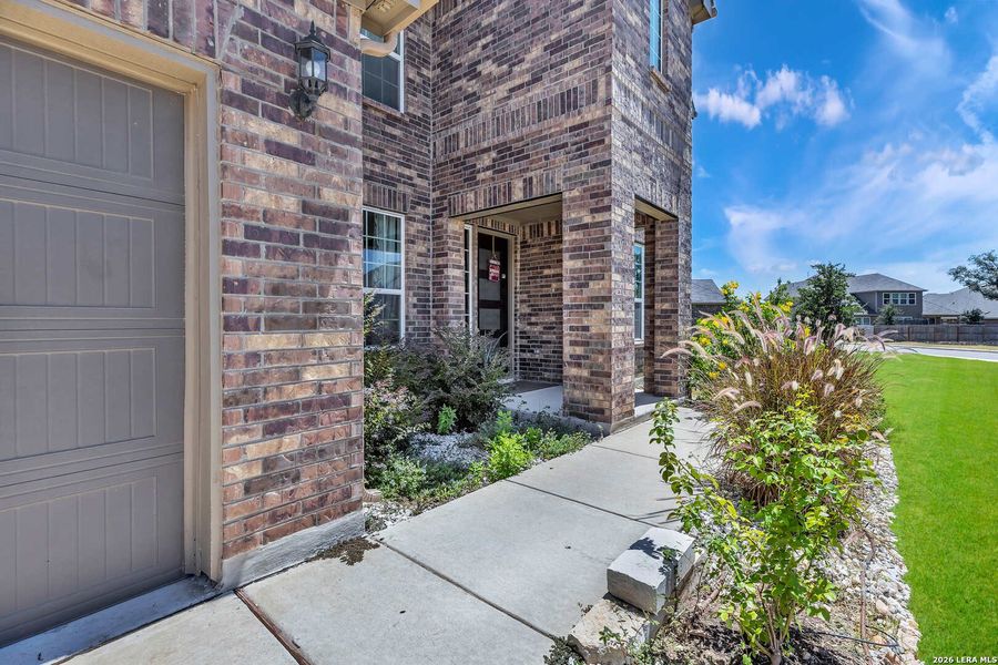 Exterior details and patio area of a home in Davis Ranch, San Antonio (Image 4).