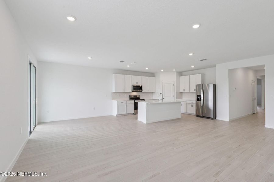 Spacious, unfurnished interior of a new home in Cypress Meadows - Signature Series, Jacksonville (Image 21).