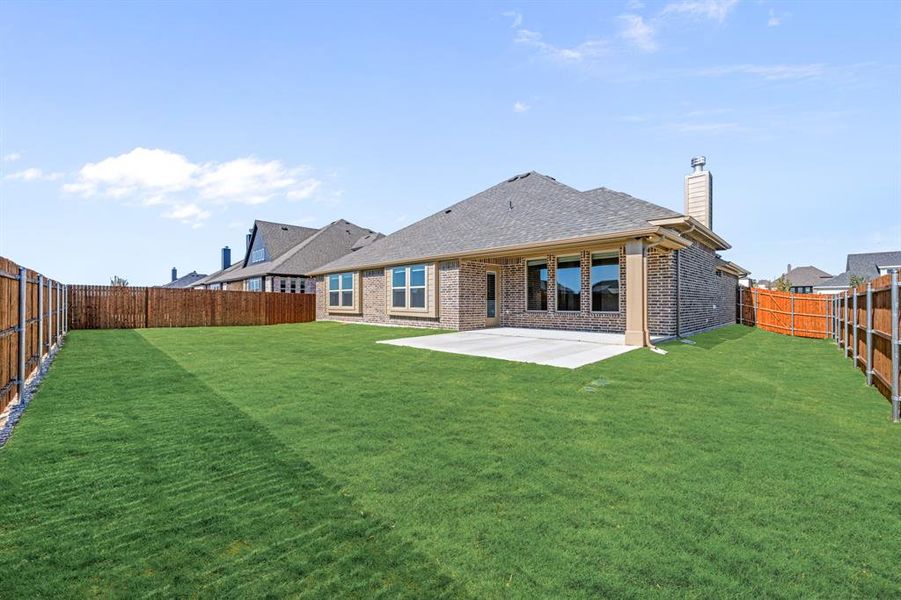 Exterior details and patio area of a home in Villages of Walnut Grove, Midlothian (Image 18).
