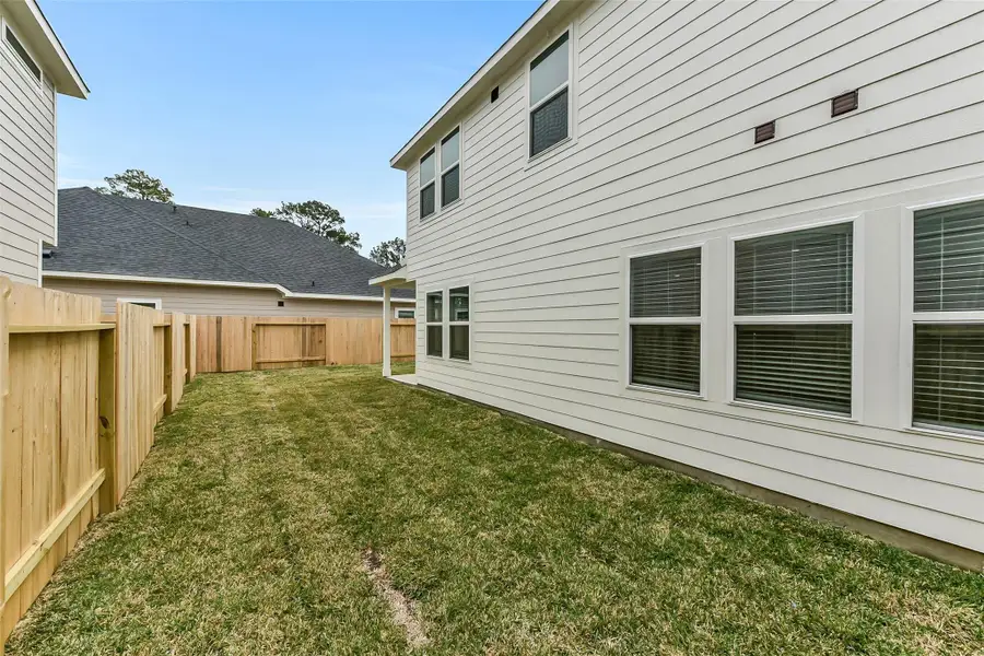 Exterior details and patio area of a home in King Oaks Village, Baytown (Image 24). Exterior details and patio area of a home in King Oaks Village, Baytown (Image 24).
