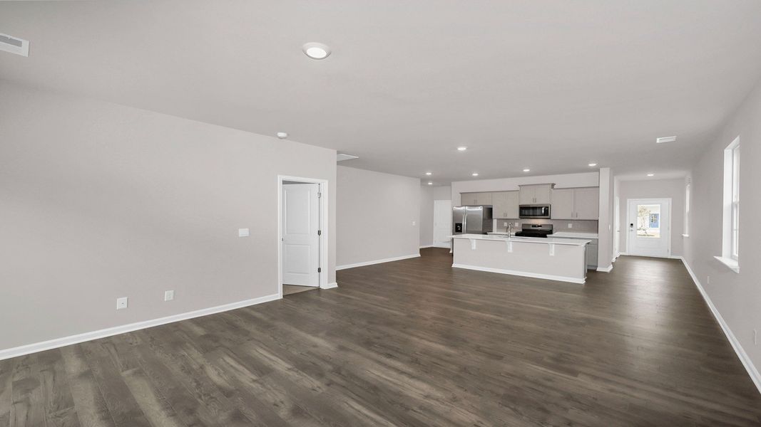 Spacious, unfurnished interior of a new home in Livingston Woods, Irmo (Image 17).