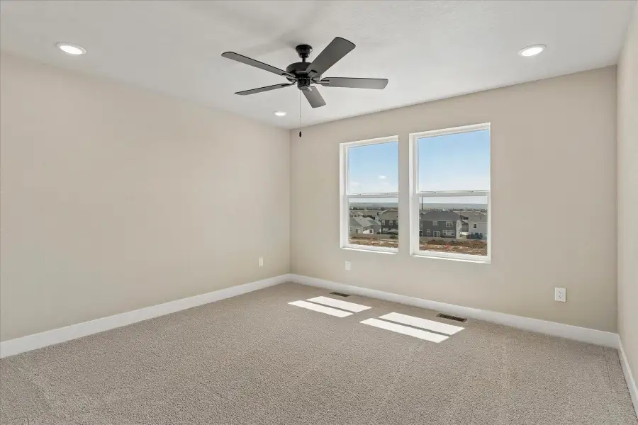 Spacious, unfurnished interior of a new home in Trails at Aspen Ridge-3, Colorado Springs (Image 24).