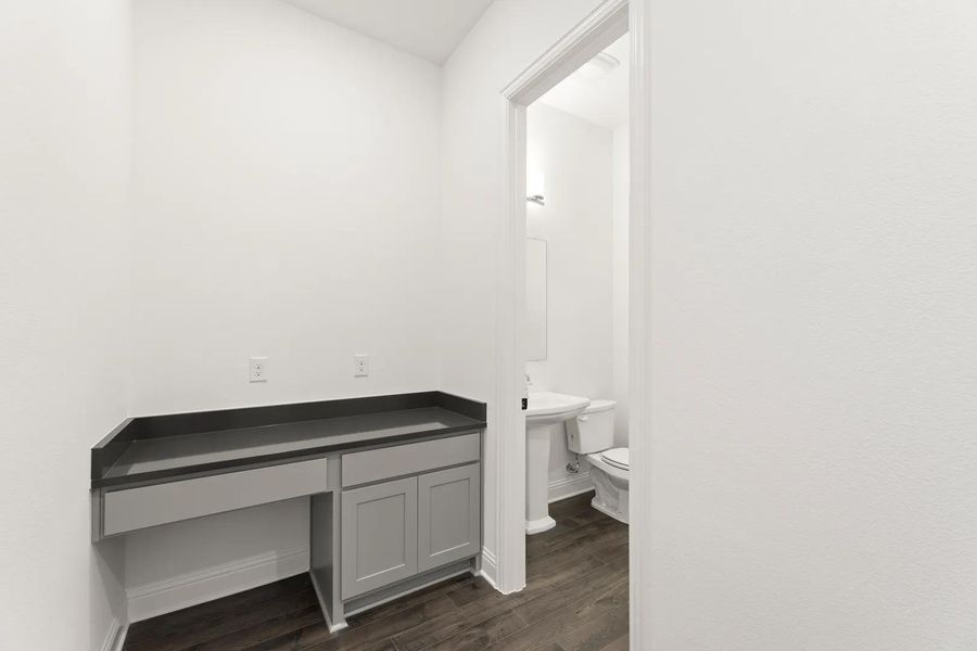 The Cyrus B Pocket Office