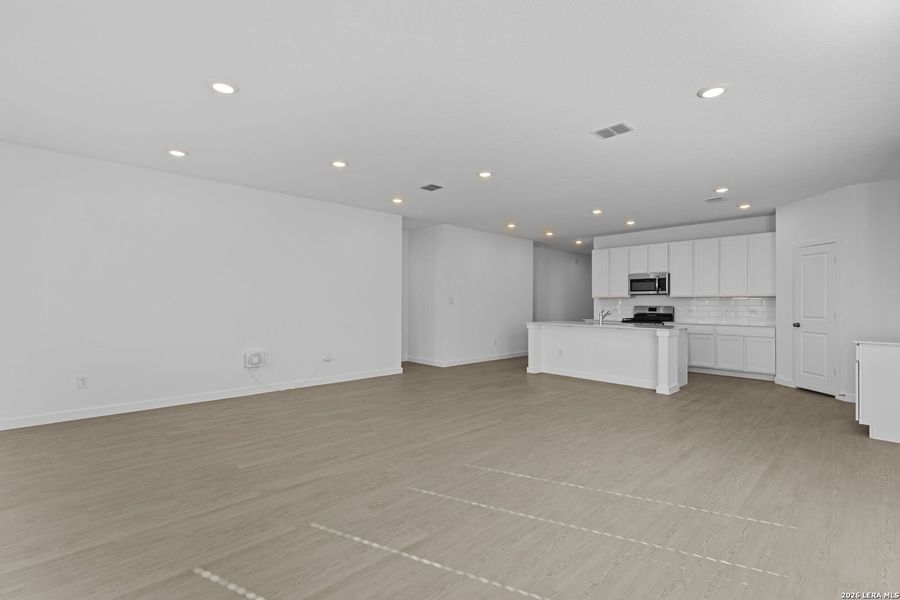 Spacious, unfurnished interior of a new home in Hightop Ridge, Converse (Image 9).