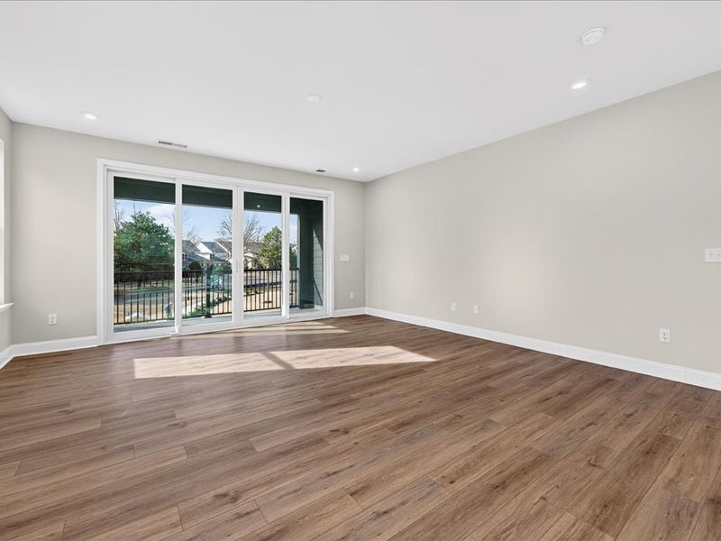 Spacious, unfurnished interior of a new home in Bellflower, Charlotte (Image 26).