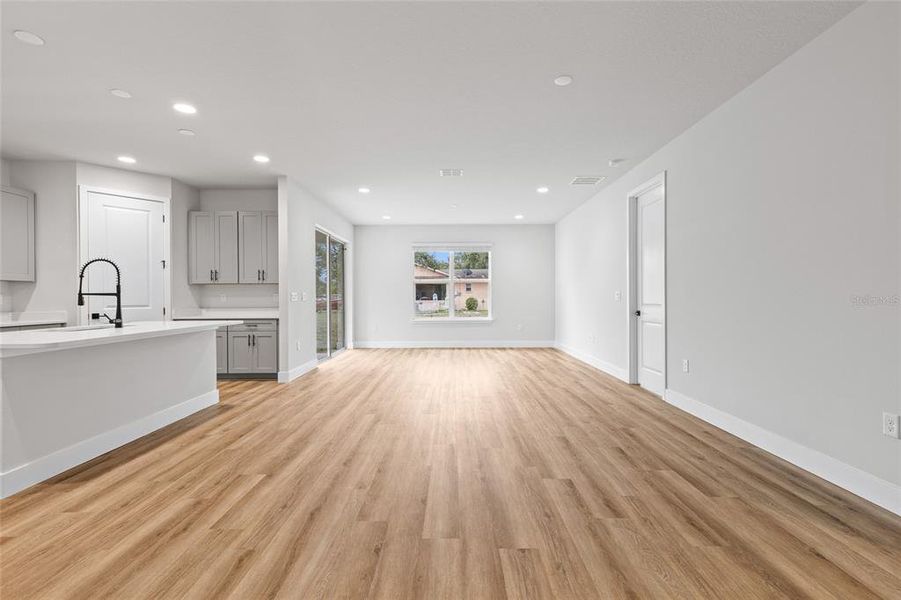 Spacious, unfurnished interior of a new home in , Debary (Image 19).