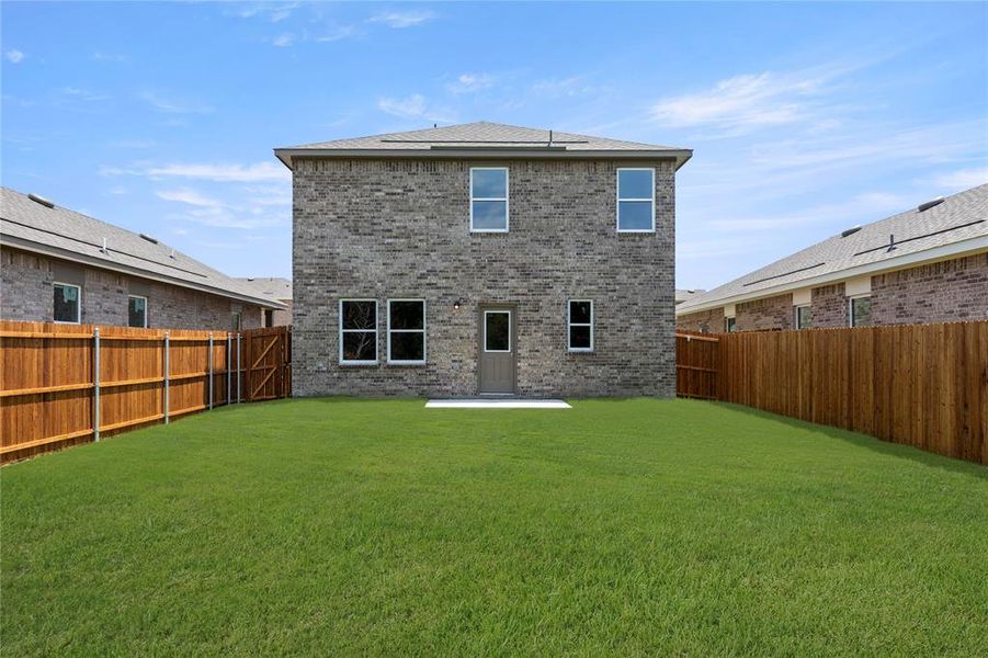 Front exterior of a new home in Meadow Park, Melissa, TX, highlighting curb appeal (Image 21). Front exterior of a new home in Meadow Park, Melissa, TX, highlighting curb appeal (Image 21).