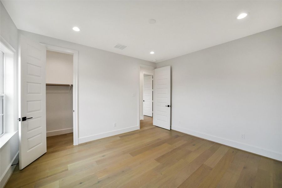 Spacious, unfurnished interior of a new home in Reserve in Memorial, Houston (Image 24). Spacious, unfurnished interior of a new home in Reserve in Memorial, Houston (Image 24).