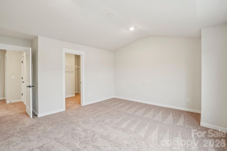 Spacious, unfurnished interior of a new home in Knights Bridge, Richburg (Image 9).