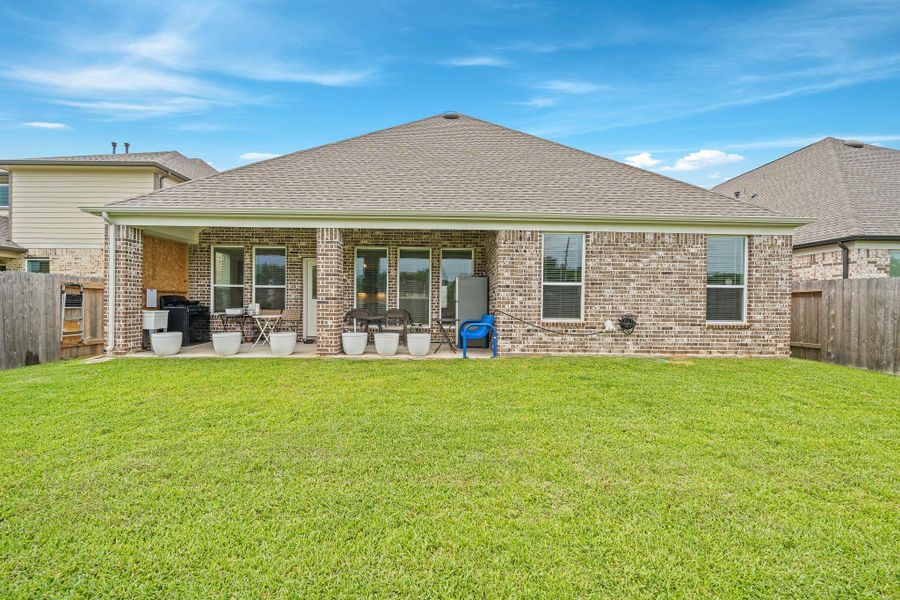 Exterior details and patio area of a home in Morton Creek Ranch, Katy (Image 3).
