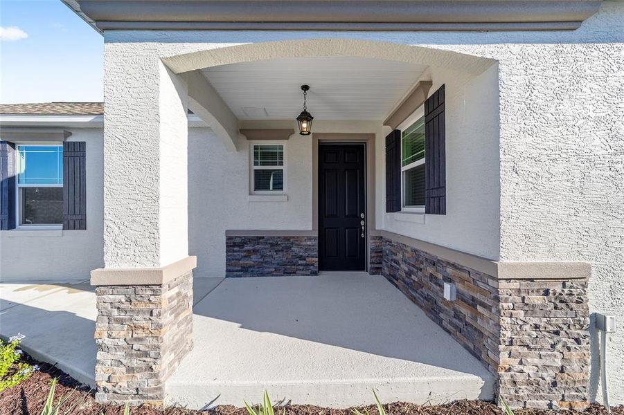 Exterior details and patio area of a home in , Ocala (Image 26).
