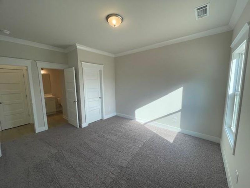 Spacious, unfurnished interior of a new home in Ponderosa Farms Estates, Gainesville (Image 14).