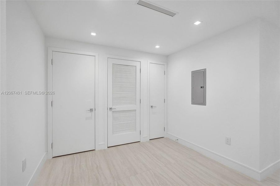 Spacious, unfurnished interior of a new home in , Miami (Image 17).