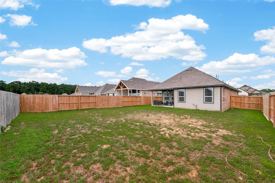 Exterior details and patio area of a home in , Anahuac (Image 24).