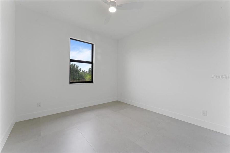 Spacious, unfurnished interior of a new home in , Lehigh Acres (Image 9).