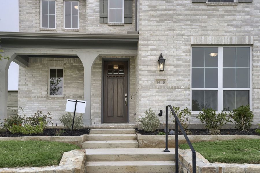 1600 Ramble - Front Entryway 1600 Ramble - Front Entryway