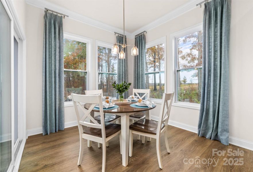 Breakfast area with lots of natural light and wonderful views of the sunsets