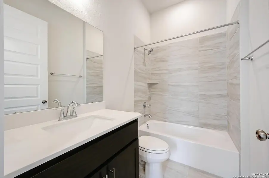 Furnished interior view inside a new home in Meyer Ranch, New Braunfels (Image 9).