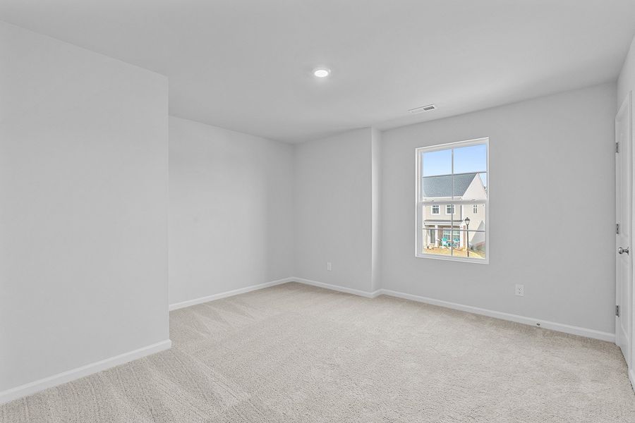 Spacious, unfurnished interior of a new home in Hanes Lake, Winston-Salem (Image 31).