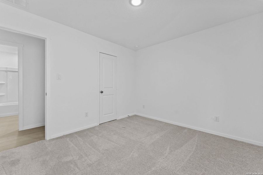 Spacious, unfurnished interior of a new home in Higdon Crossing, San Antonio (Image 21).