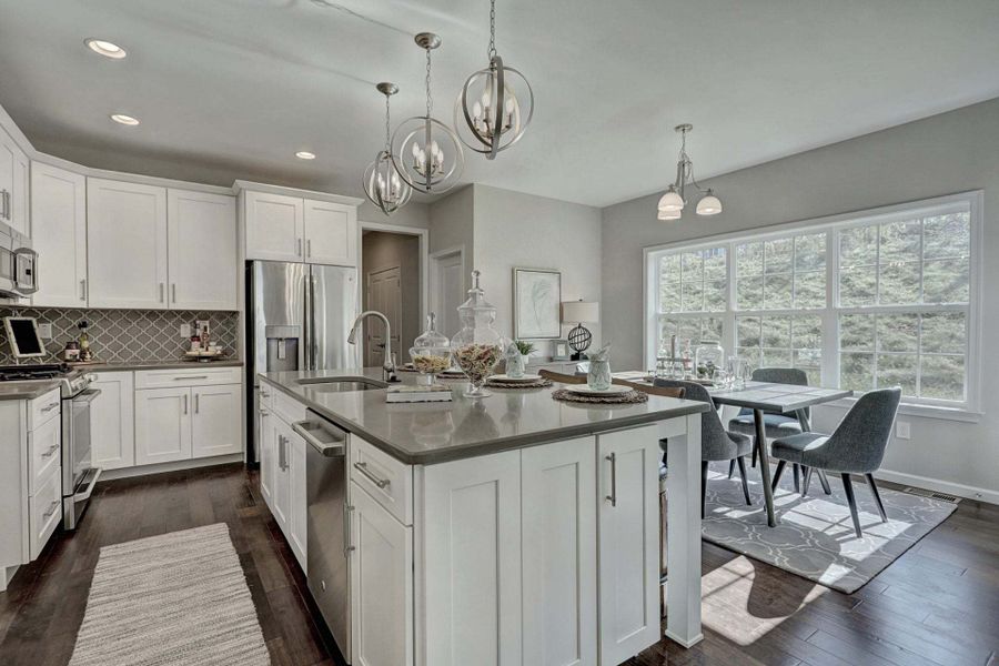 Classic Kitchen and Breakfast Area