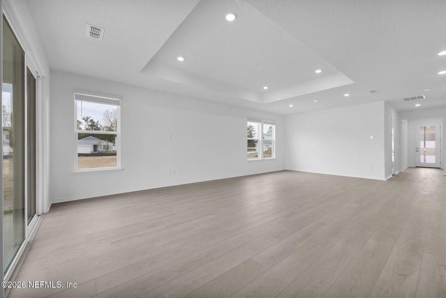 Spacious, unfurnished interior of a new home in Murray Farms, Middleburg (Image 15).