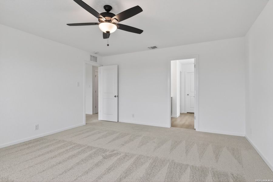 Spacious, unfurnished interior of a new home in Hennersby Hollow, San Antonio (Image 25). Spacious, unfurnished interior of a new home in Hennersby Hollow, San Antonio (Image 25).