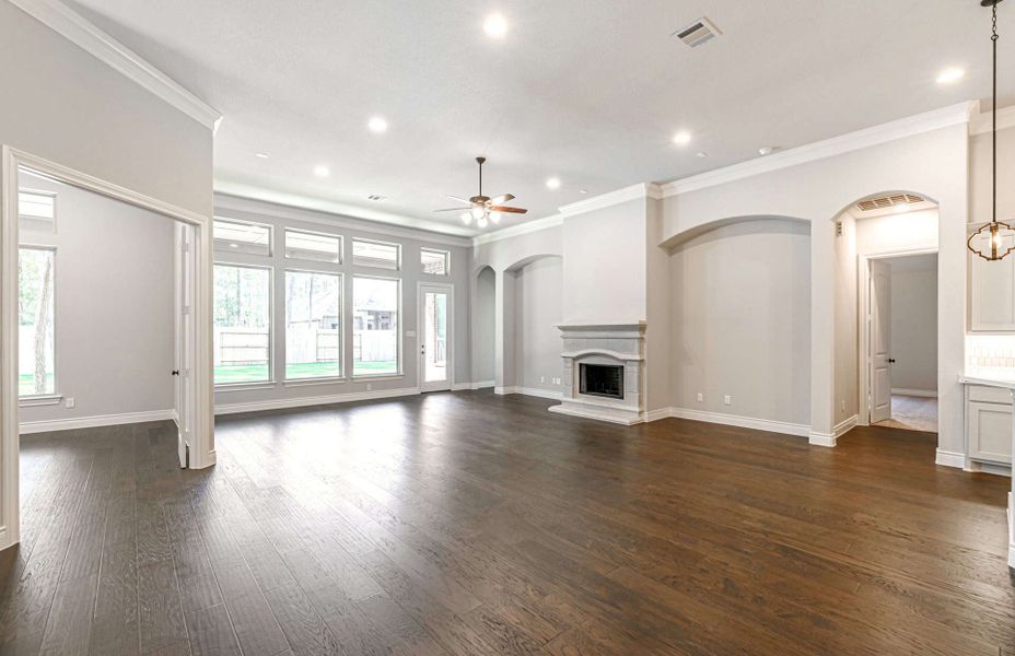 Representative unfurnished interior of a home built from the 3358 by Ravenna Homes in Artavia 70′, Conroe (Image 35).