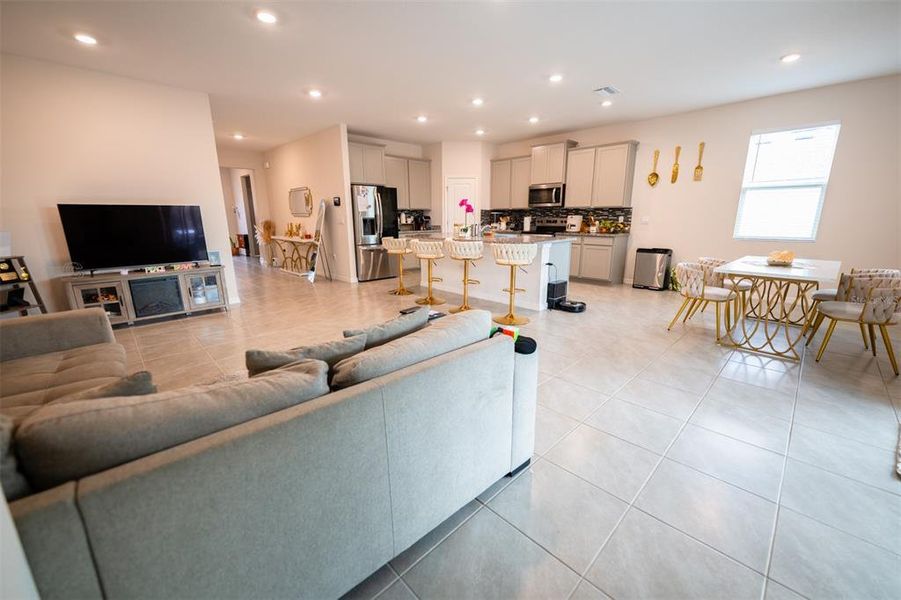 Furnished interior view inside a new home in North Park Isle, Plant City (Image 17).