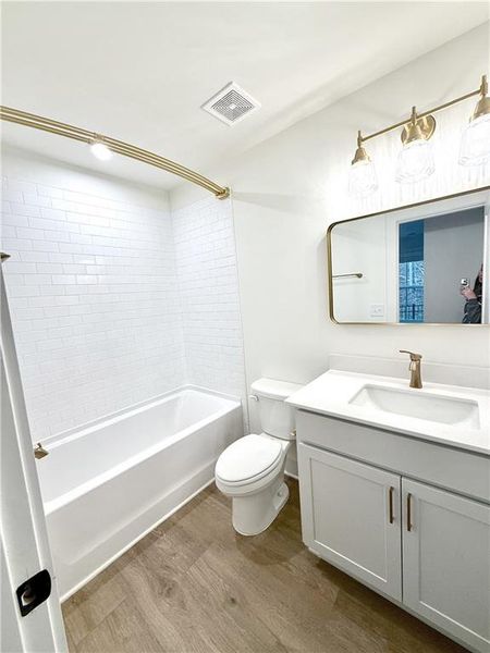 Furnished interior view inside a new home in , Alpharetta (Image 9).