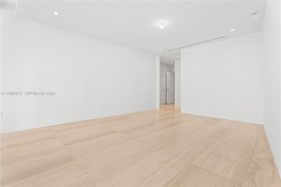 Spacious, unfurnished interior of a new home in , Miami (Image 18).