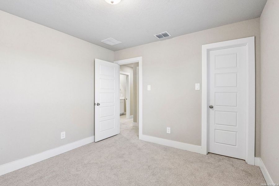 Spacious, unfurnished interior of a new home in Stetson Ridge, Marion (Image 32).